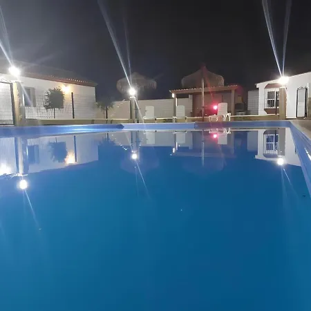 Casa Con Piscina Y Barbacoa *